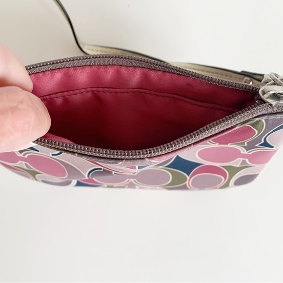 𝅺Coach Signature Logo Corner Zip Wristlet Multicoloured - Picture 6 of 12